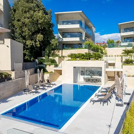 Hadrie Luxury And Krk Krk Town