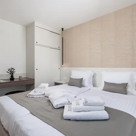 Hadrie Luxury And Krk Krk Town